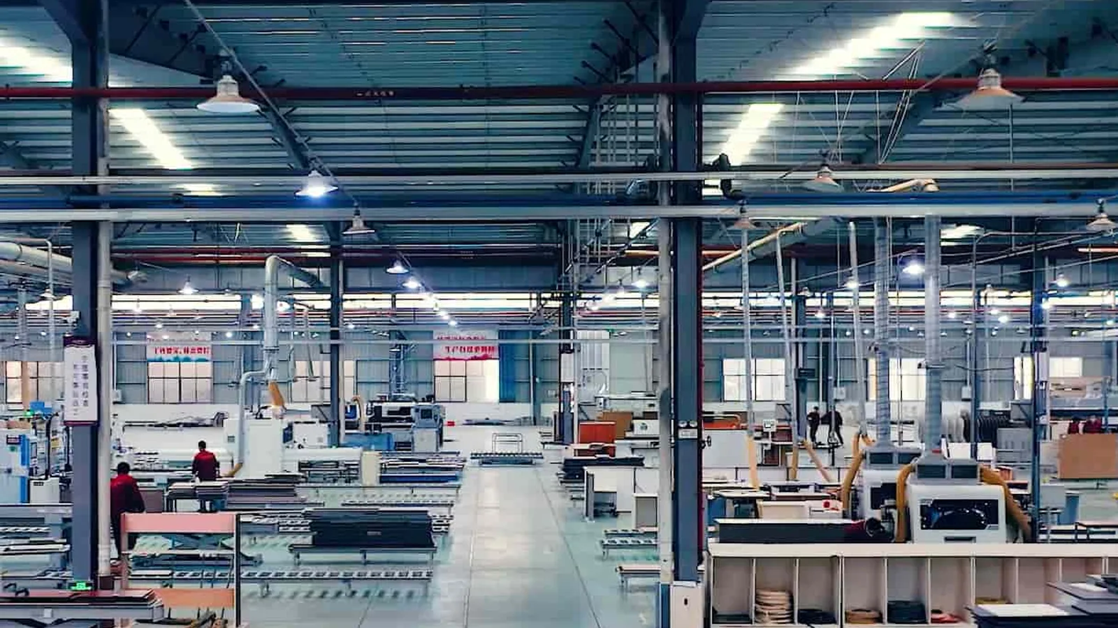 Planta de producción de George Group en Foshan: líneas de corte, canteado y mecanizado CNC de gabinetes a medida